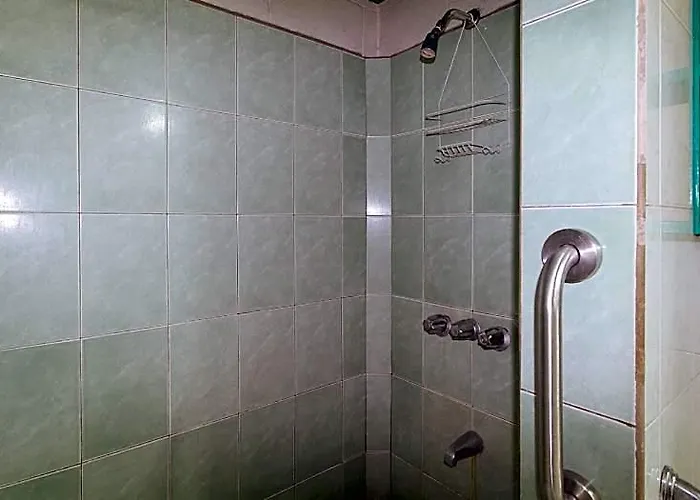 Reddoorz @ Broadway Court Apartelle Quezon Hotel
